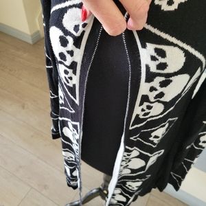 Kaw breaker skull shaw with hood